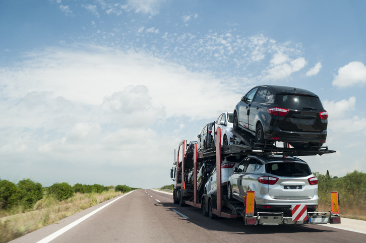 The cost of moving from the US to Montreal How much will it cost to ship my car to Montreal?