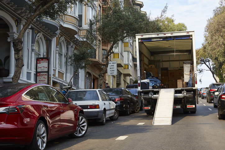International Moving Cost Estimator 
