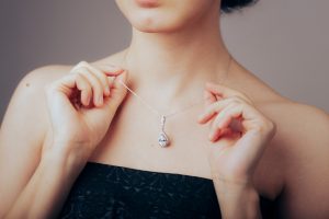 How to Pack Necklaces & Bracelets How to Pack Necklaces & Bracelets