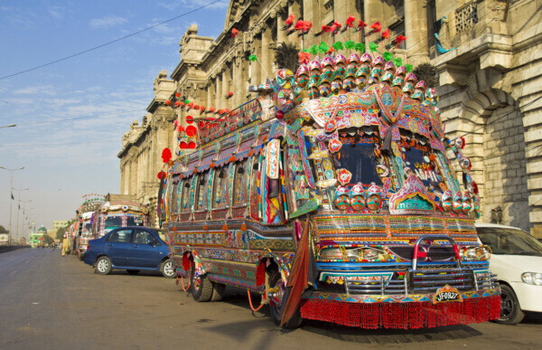 buses in pakistan