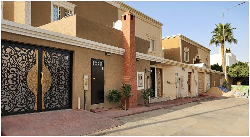 living in saudi arabia